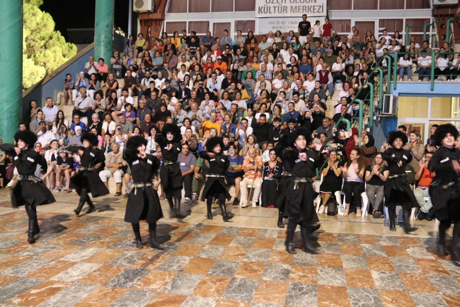 Fethiye'de Halk Oyunları Festivali Coşkuyla Gerçekleşti