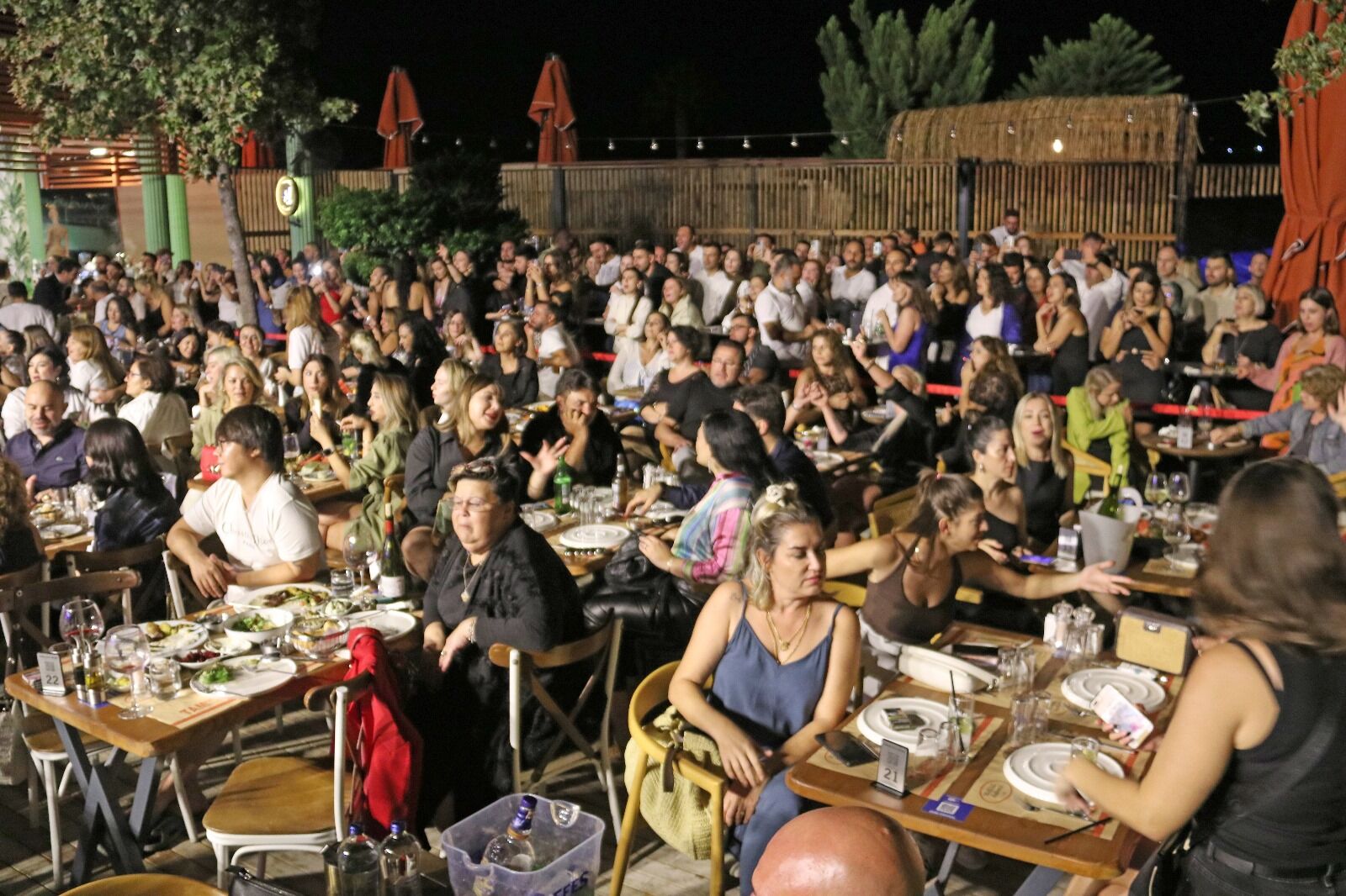 Rafet El Roman, Hayal Kahvesi'nde Unutulmaz Bir Gece Yaşattı