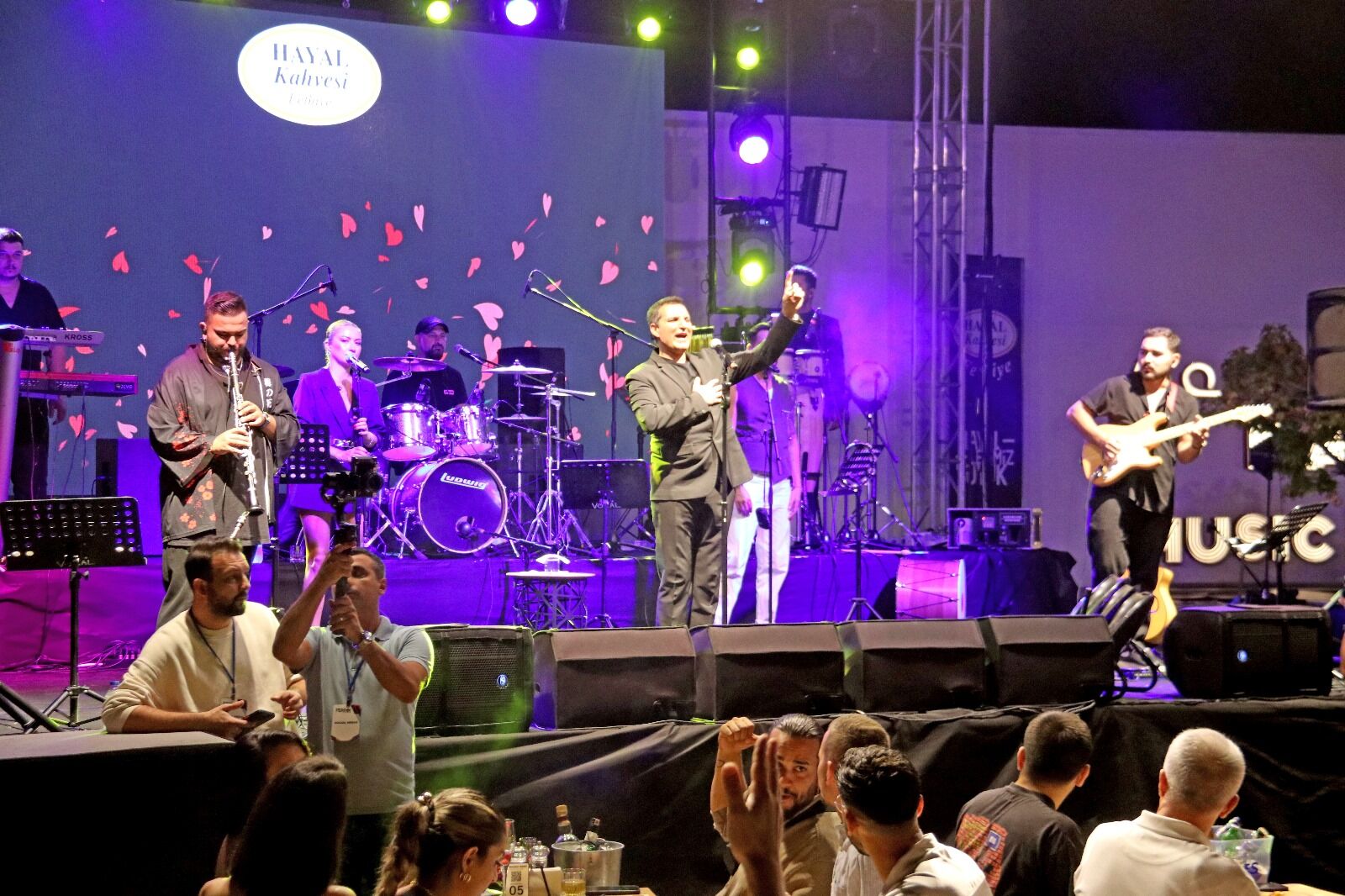 Rafet El Roman, Hayal Kahvesi'nde Unutulmaz Bir Gece Yaşattı