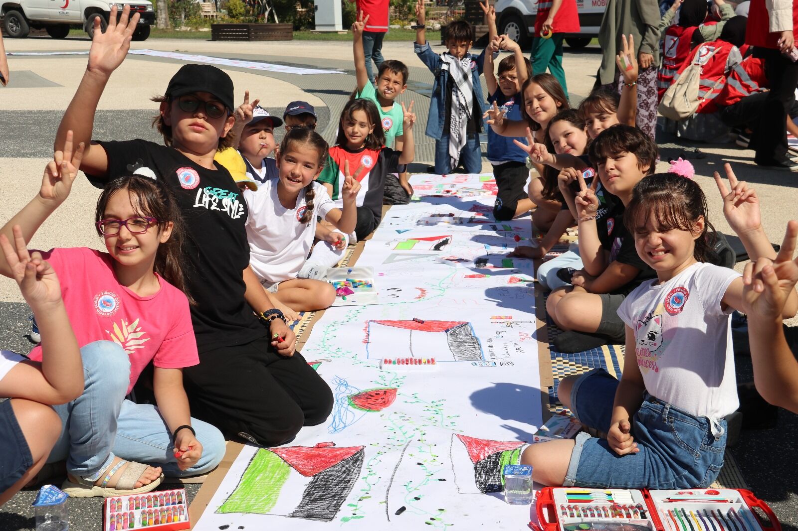 Fethiye’de “Filistinli Çocuklar İçin Çiz”diler