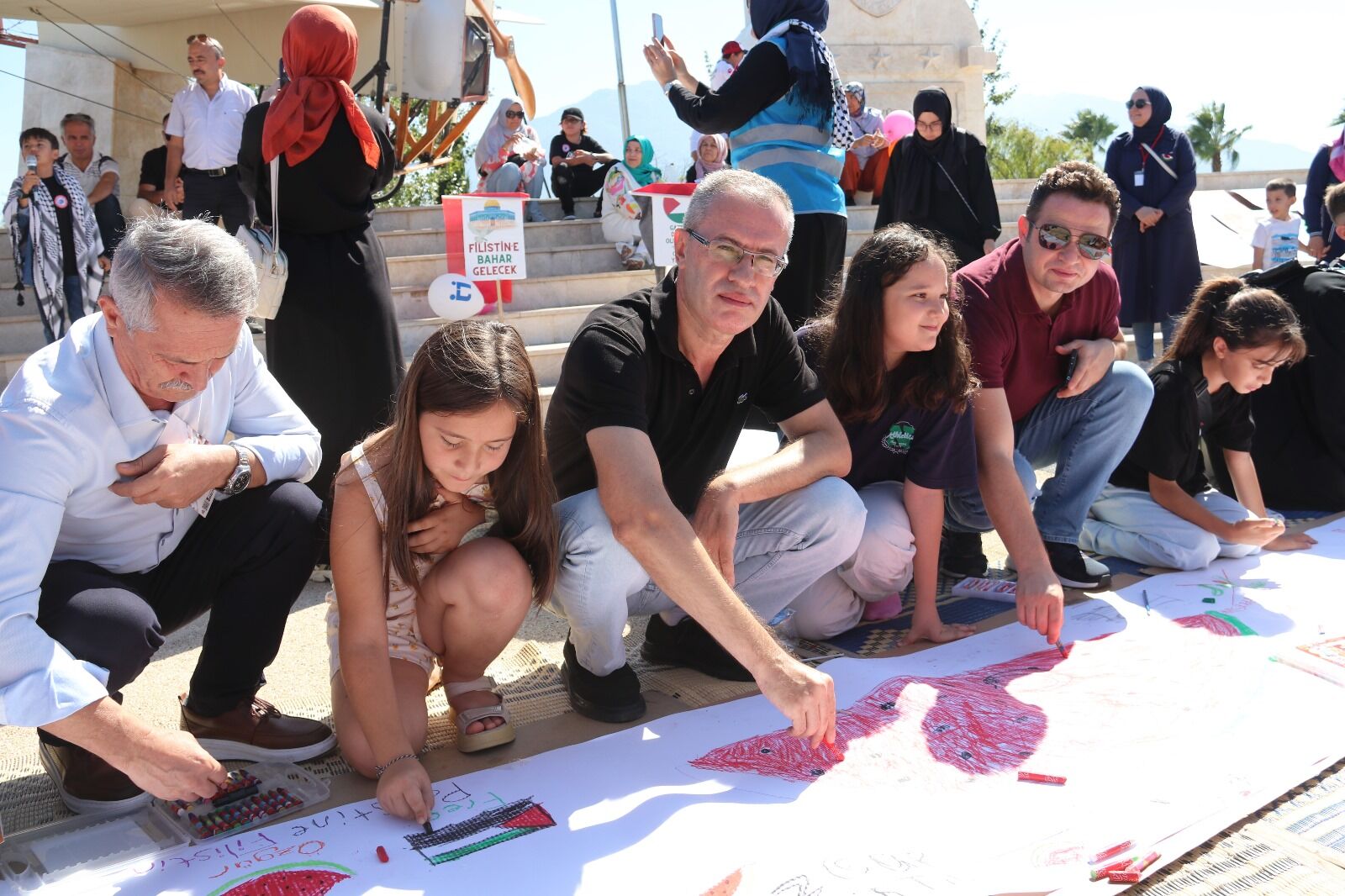 Fethiye’de “Filistinli Çocuklar İçin Çiz”diler