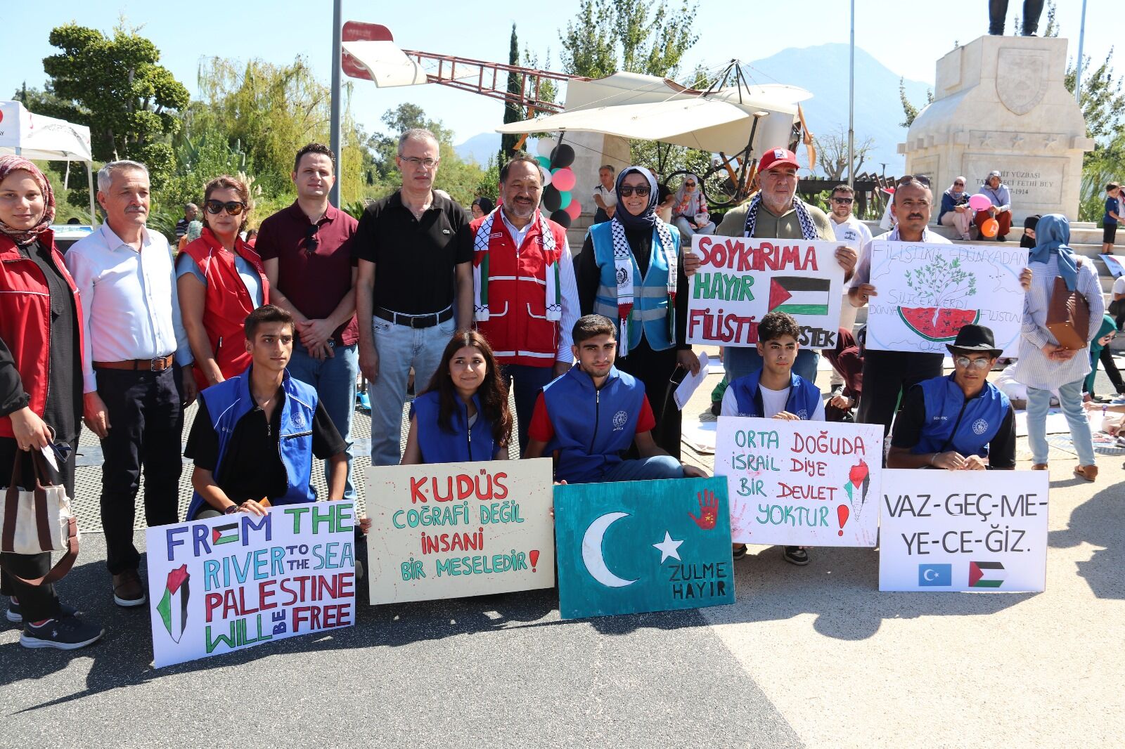 Fethiye’de “Filistinli Çocuklar İçin Çiz”diler