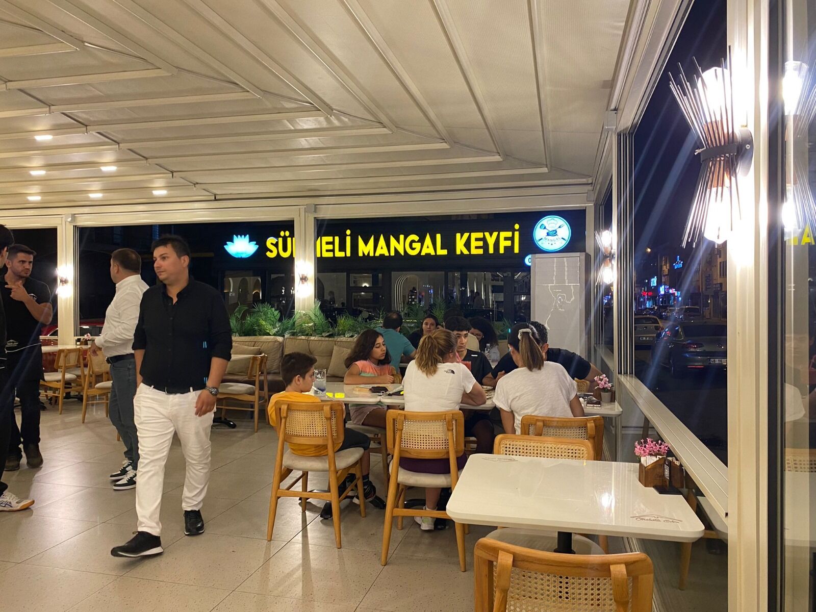 Myra Çikolata Evim Taşyaka Ve Çarşı Şubesiyle Fark Yaratıyor
