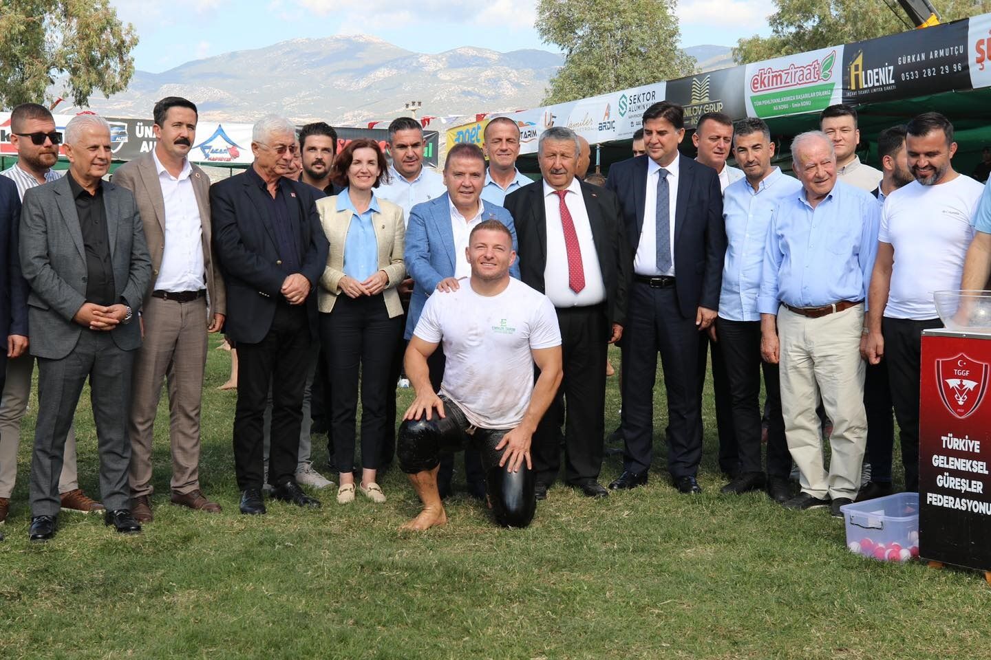 Kaş Güreşleri'nin Başpehlivanı İsmail Balaban Oldu
