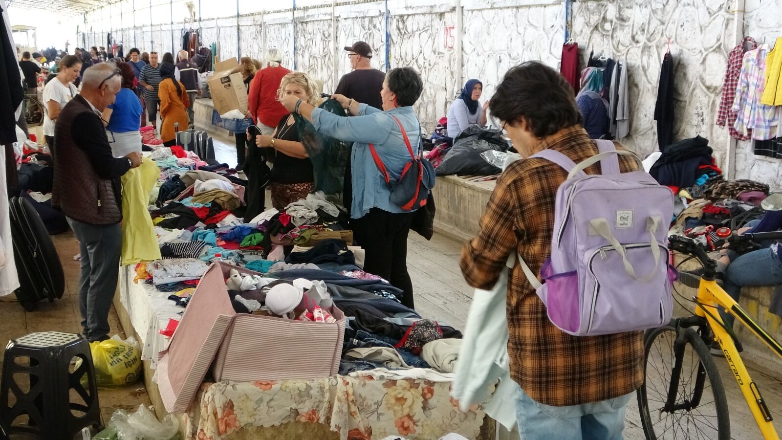 Fethiye'nin İkinci El Pazarı, Vatandaşlardan Yoğun İlgi Görüyor