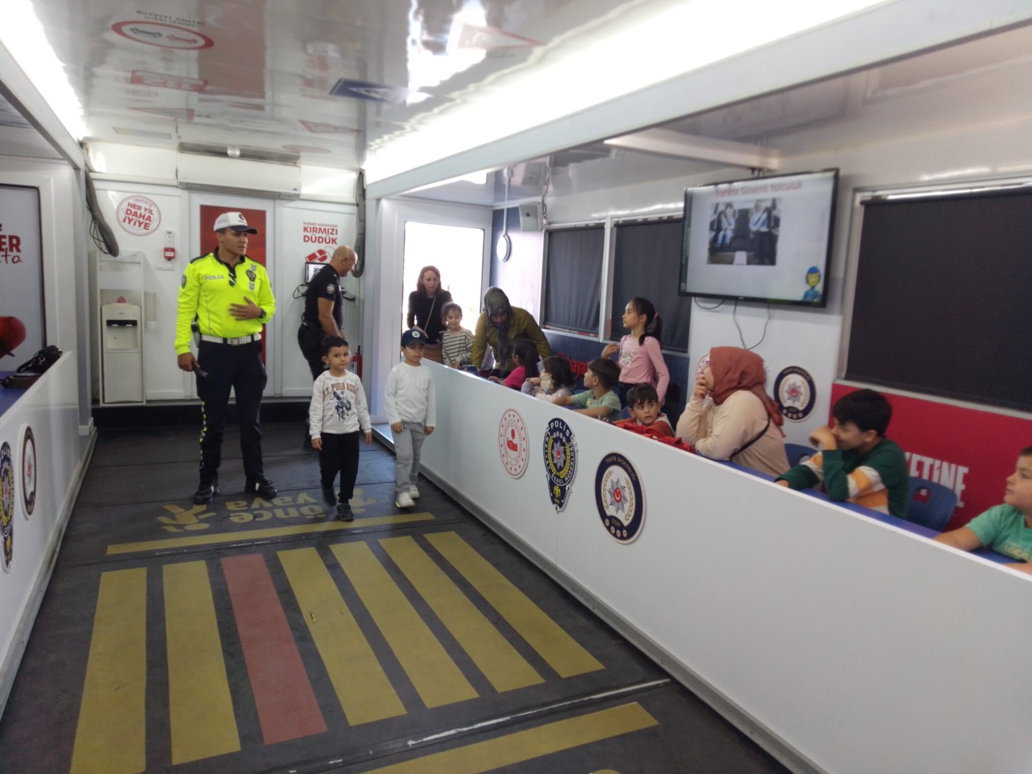 Fethiye'ye Gelen Trafik Eğitim Tırına Yoğun İlgi Oldu