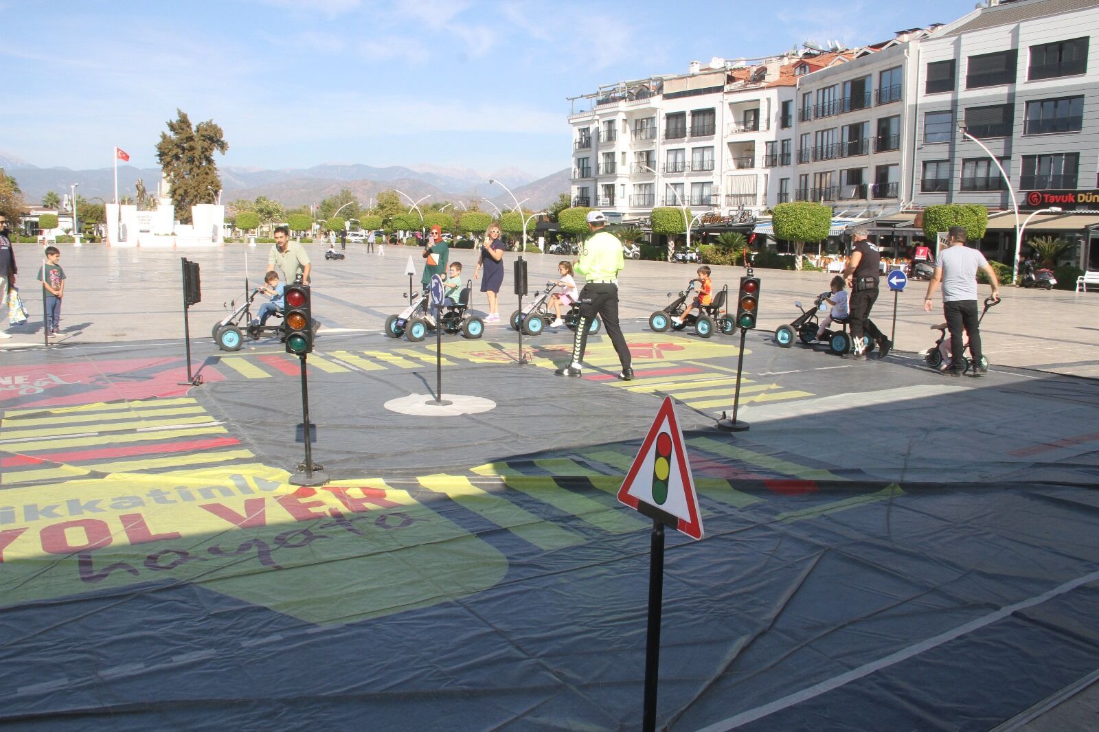 Fethiye'ye Gelen Trafik Eğitim Tırına Yoğun İlgi Oldu
