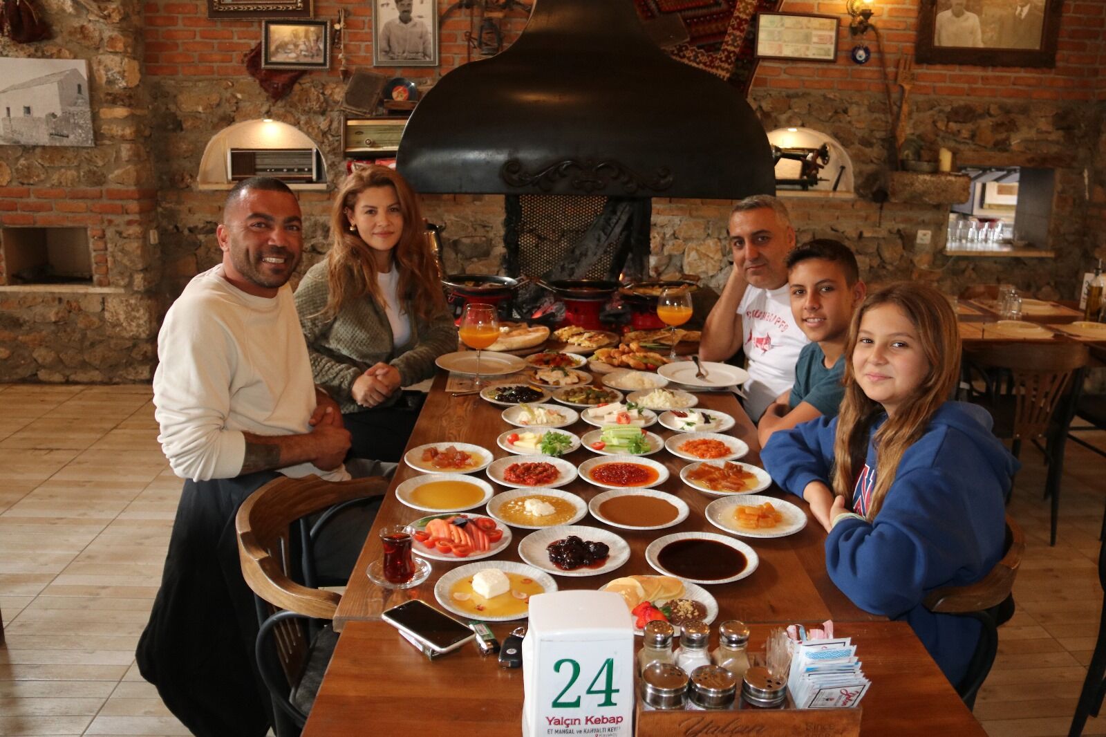 Kayaköy’de Ev Yapımı Doğal Kahvaltısıyla Fark Yaratıyor