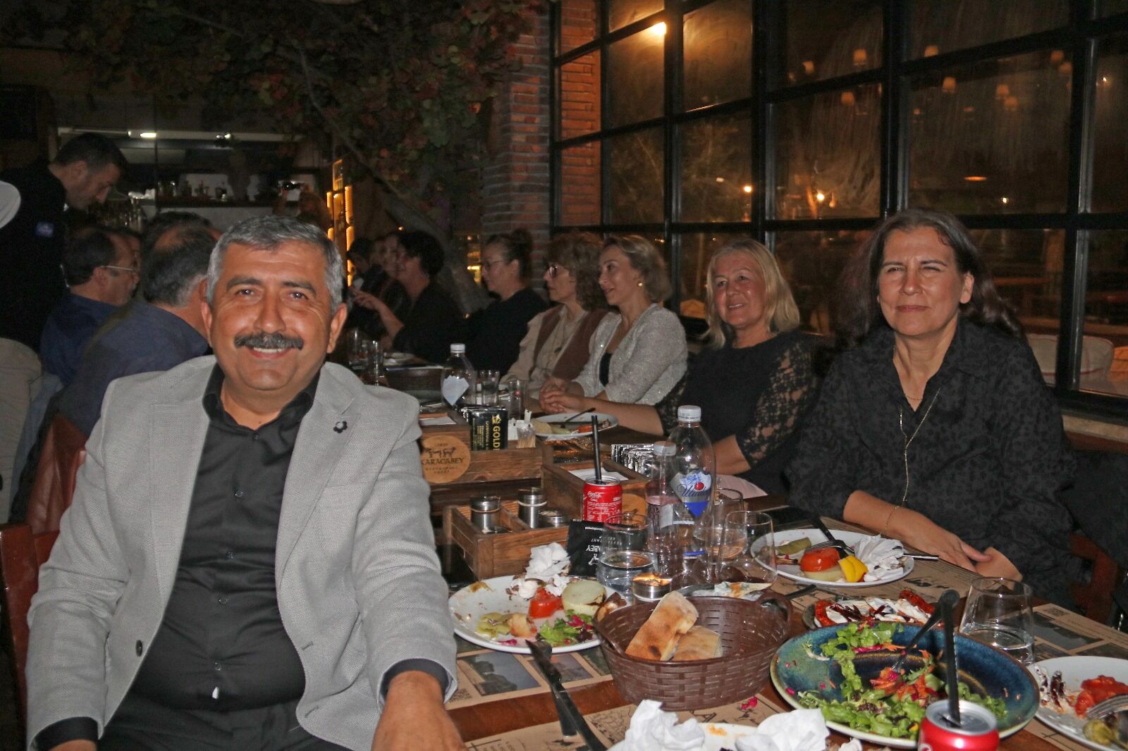 Betül Baki Karacabey Restaurant’ta Sahne Aldı