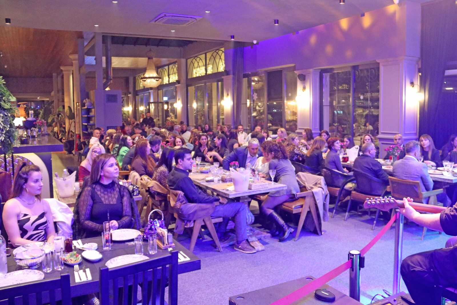Barbunn Fethiye'de Yenilenen Kış Konseptiyle Eğlence Dolu Gece