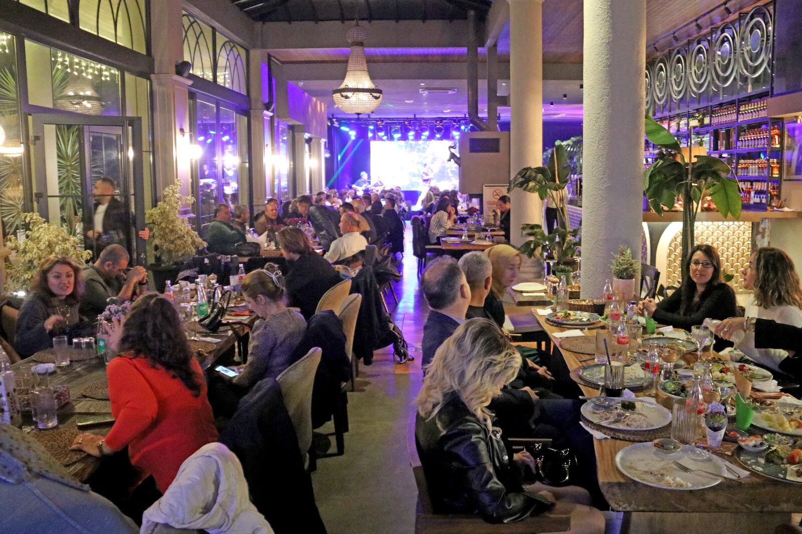 Barbunn Fethiye'de Yenilenen Kış Konseptiyle Eğlence Dolu Gece