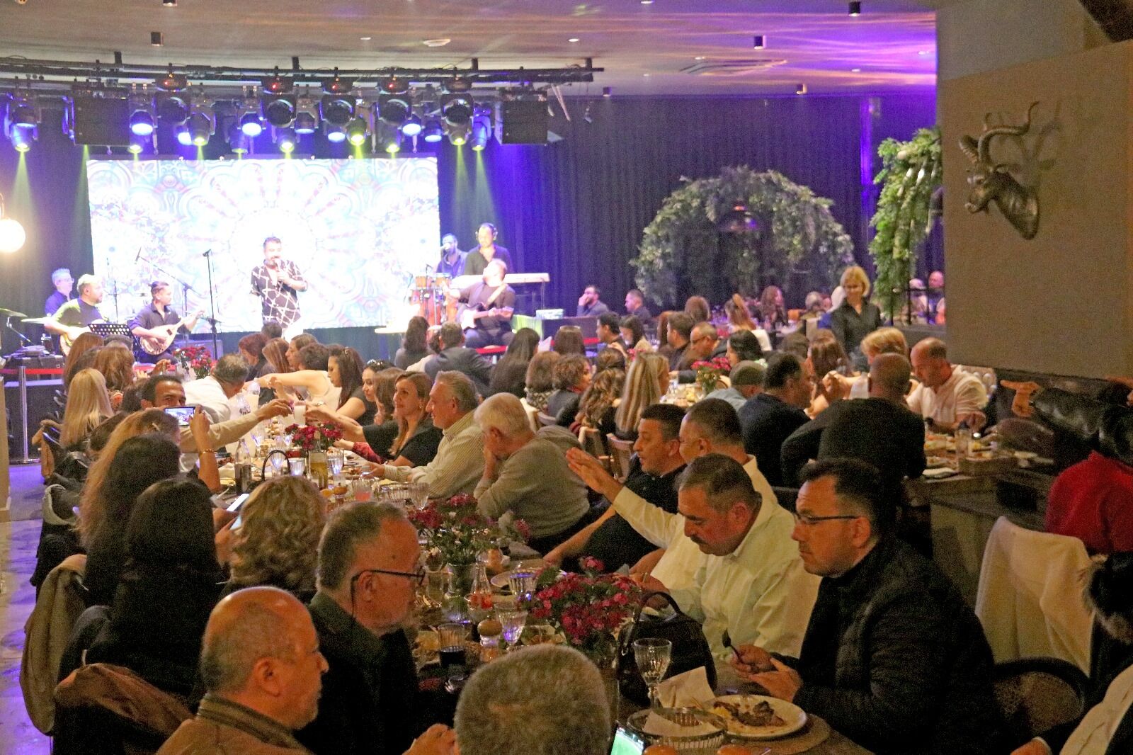 Barbunn Fethiye'de Yenilenen Kış Konseptiyle Eğlence Dolu Gece