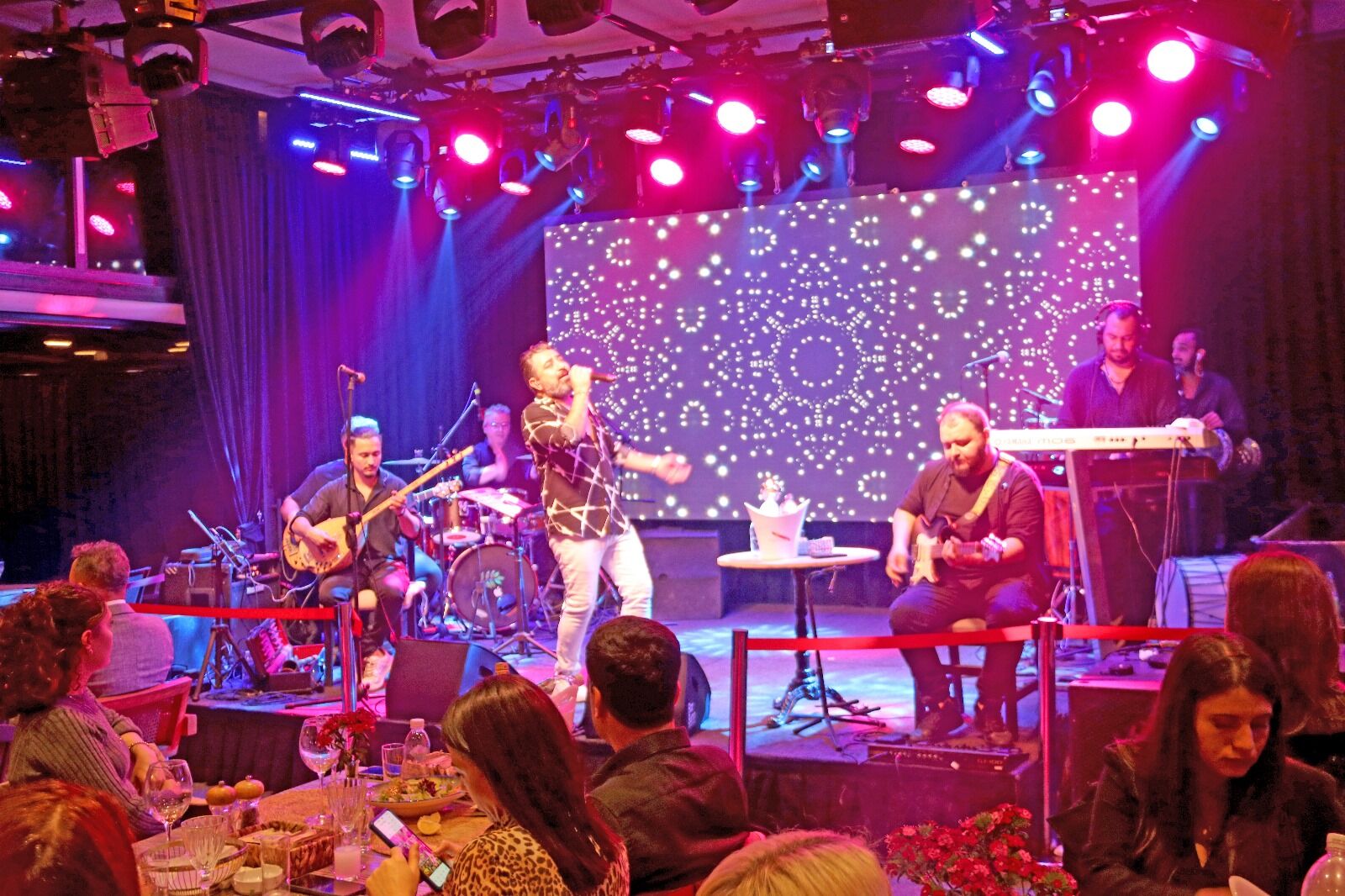 Barbunn Fethiye'de Yenilenen Kış Konseptiyle Eğlence Dolu Gece