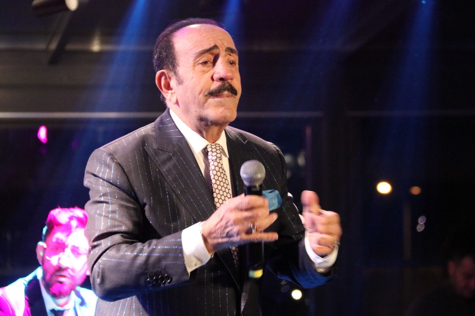 Mustafa Keser’den Hayal Kahvesi’nde Büyüleyici Performans