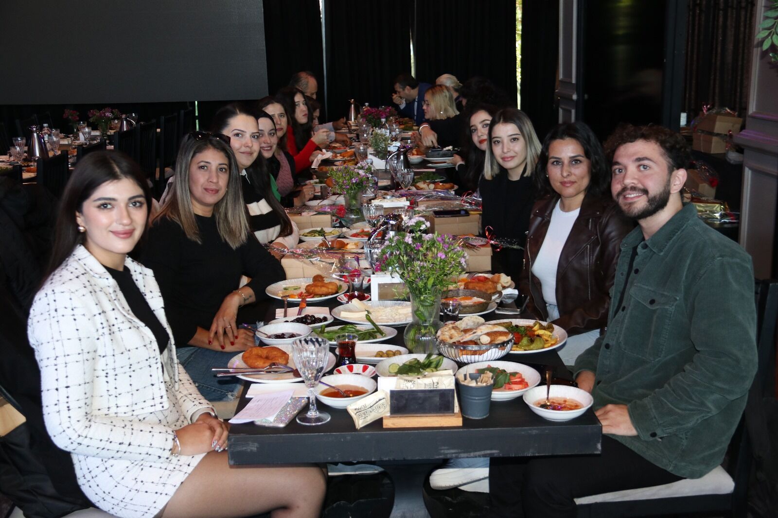 Öğretmenlerin Gününü Coşkuyla Kutladılar
