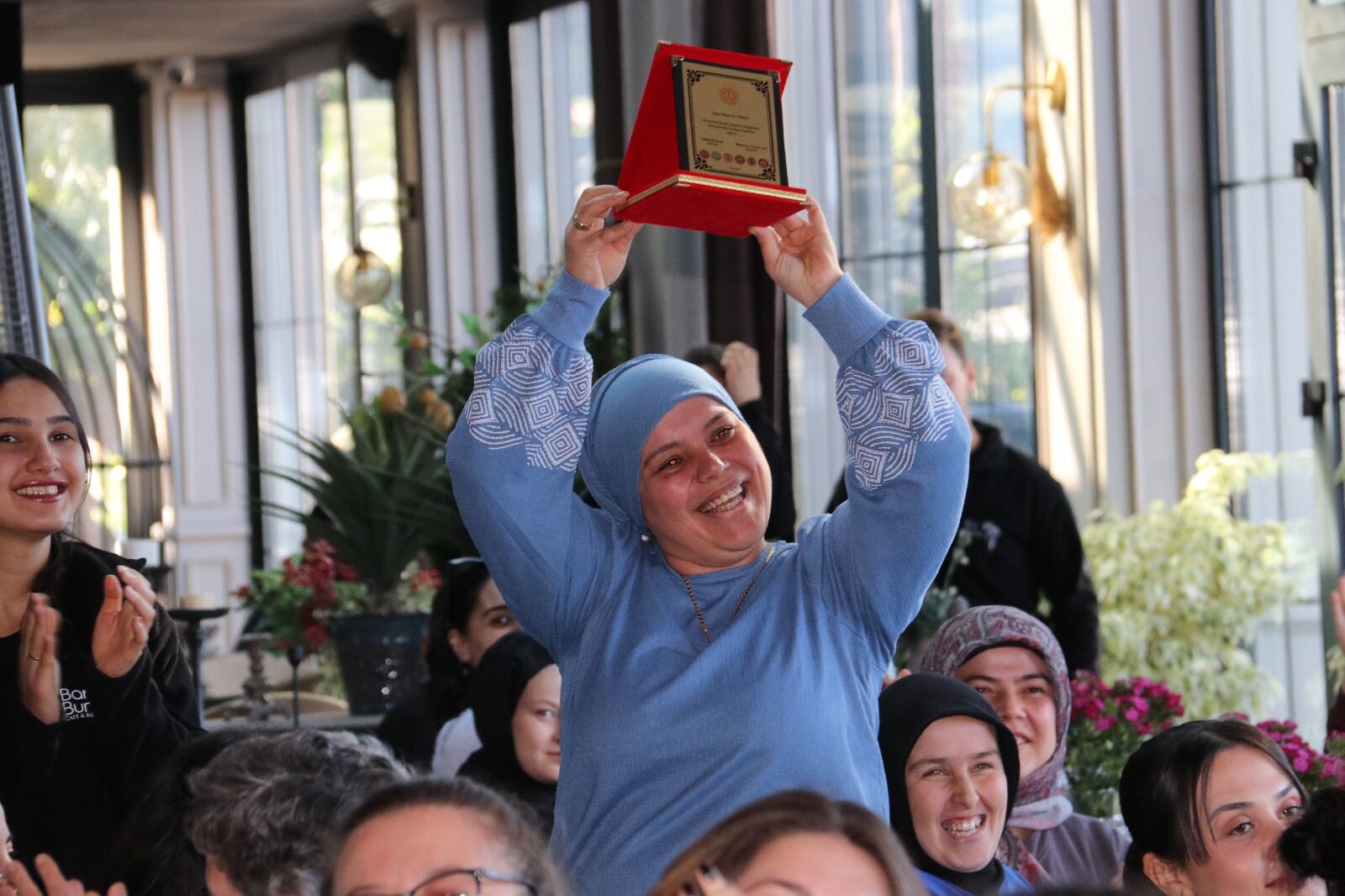 Öğretmenlerin Gününü Coşkuyla Kutladılar