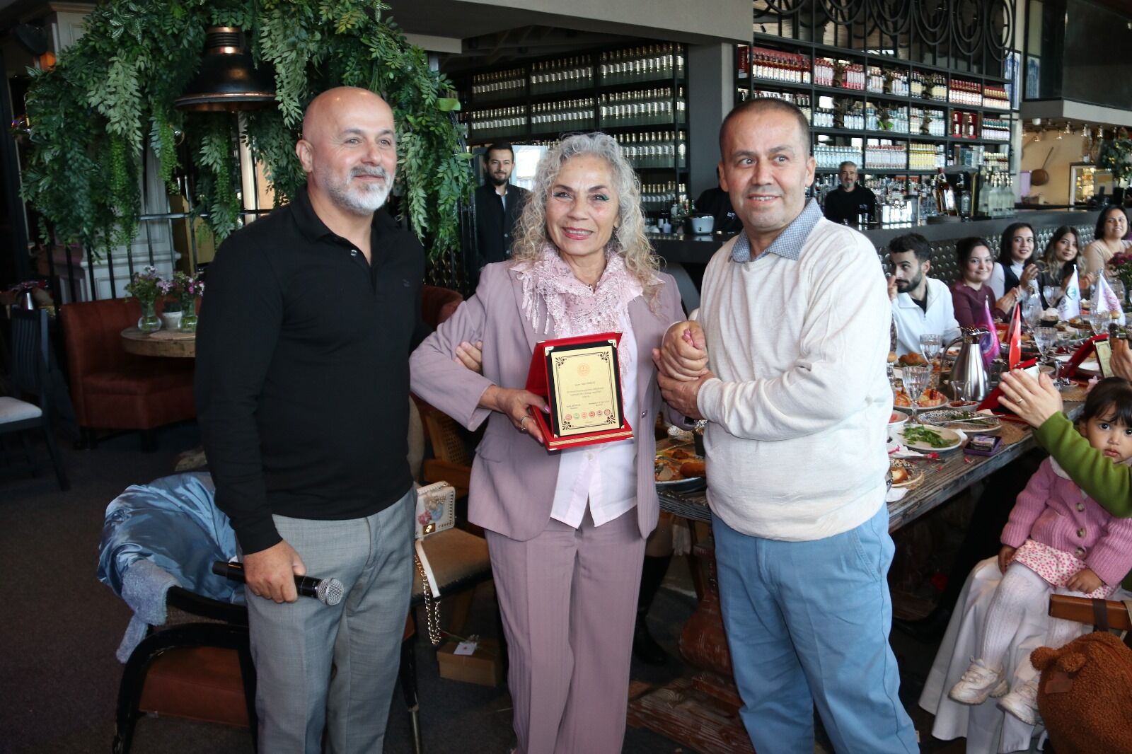 Öğretmenlerin Gününü Coşkuyla Kutladılar