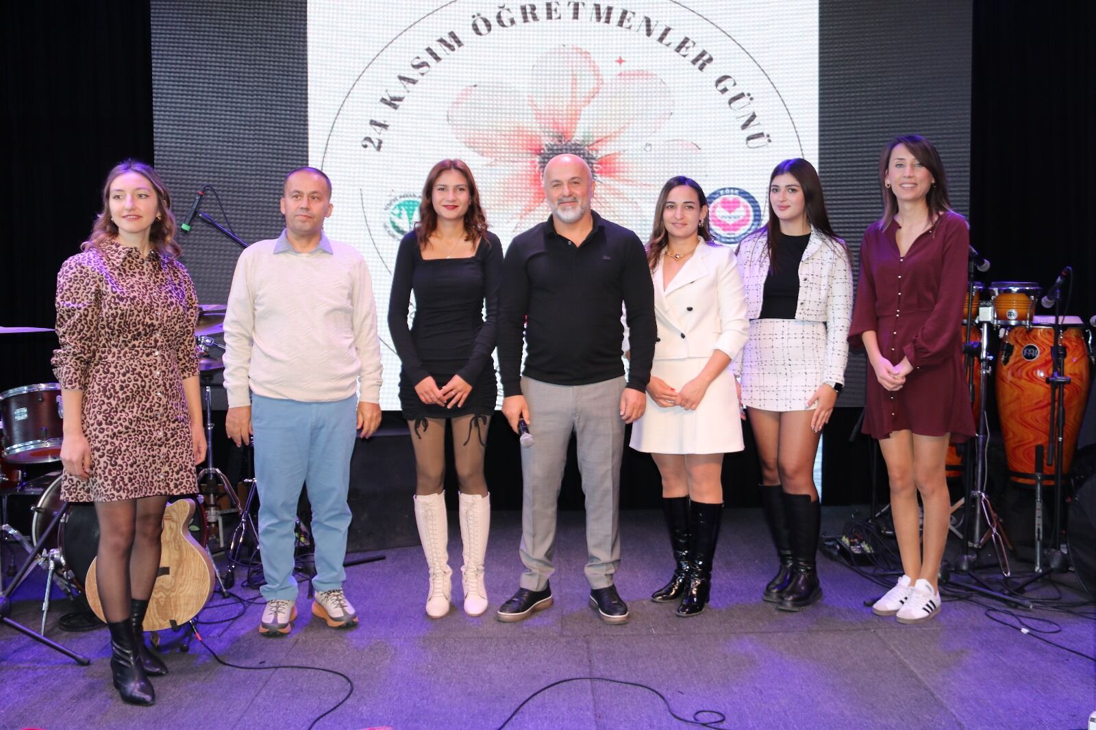 Öğretmenlerin Gününü Coşkuyla Kutladılar