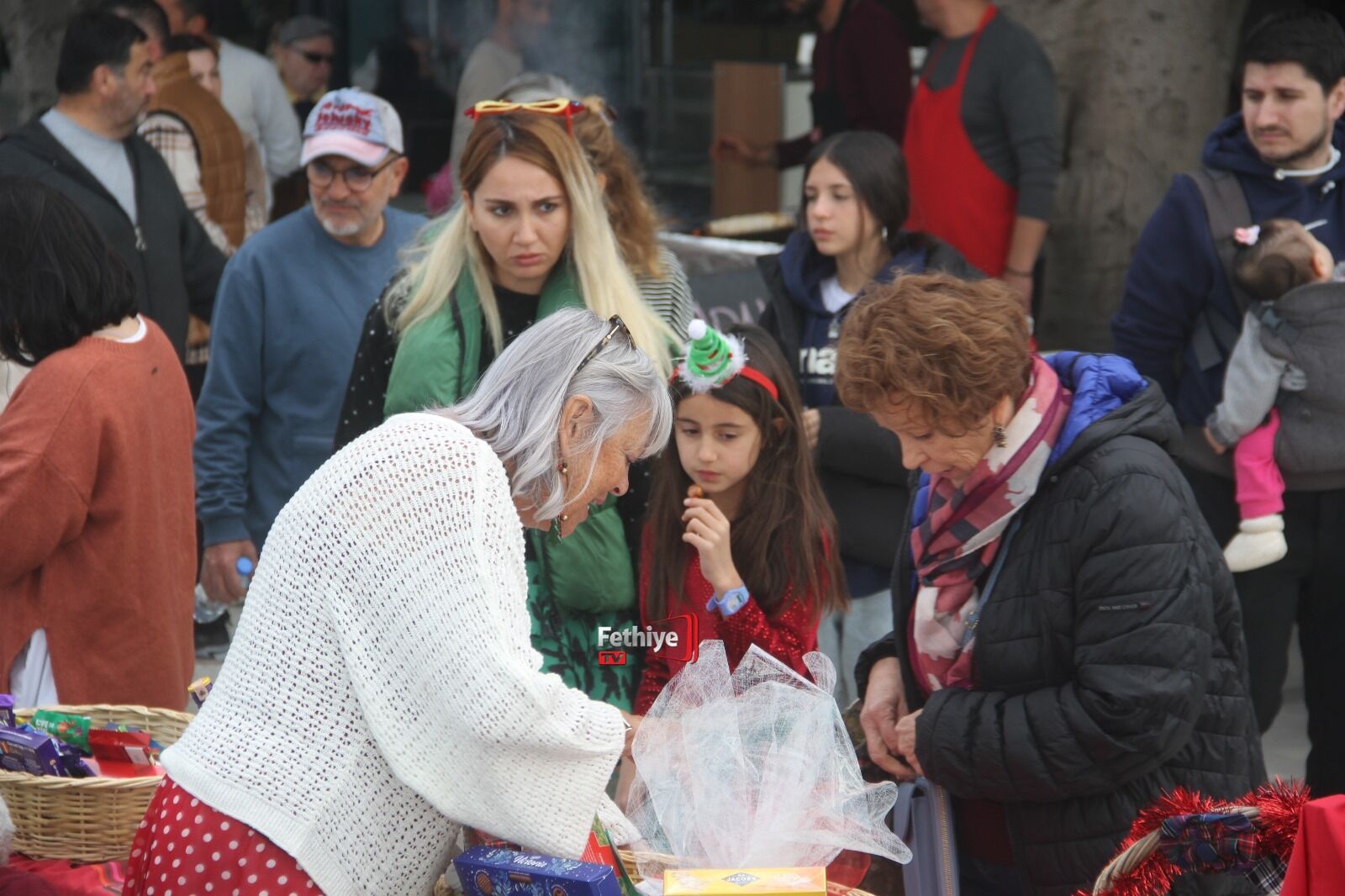 Fethiye’de Geleneksel Noel Pazarı Renkli Görüntülere Sahne Oldu