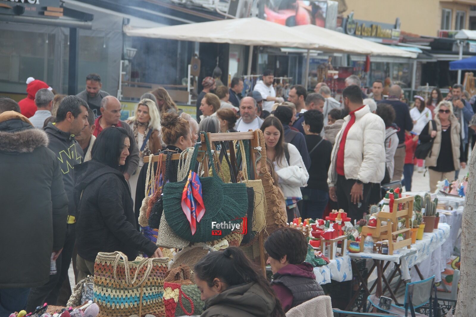 Fethiye’de Geleneksel Noel Pazarı Renkli Görüntülere Sahne Oldu