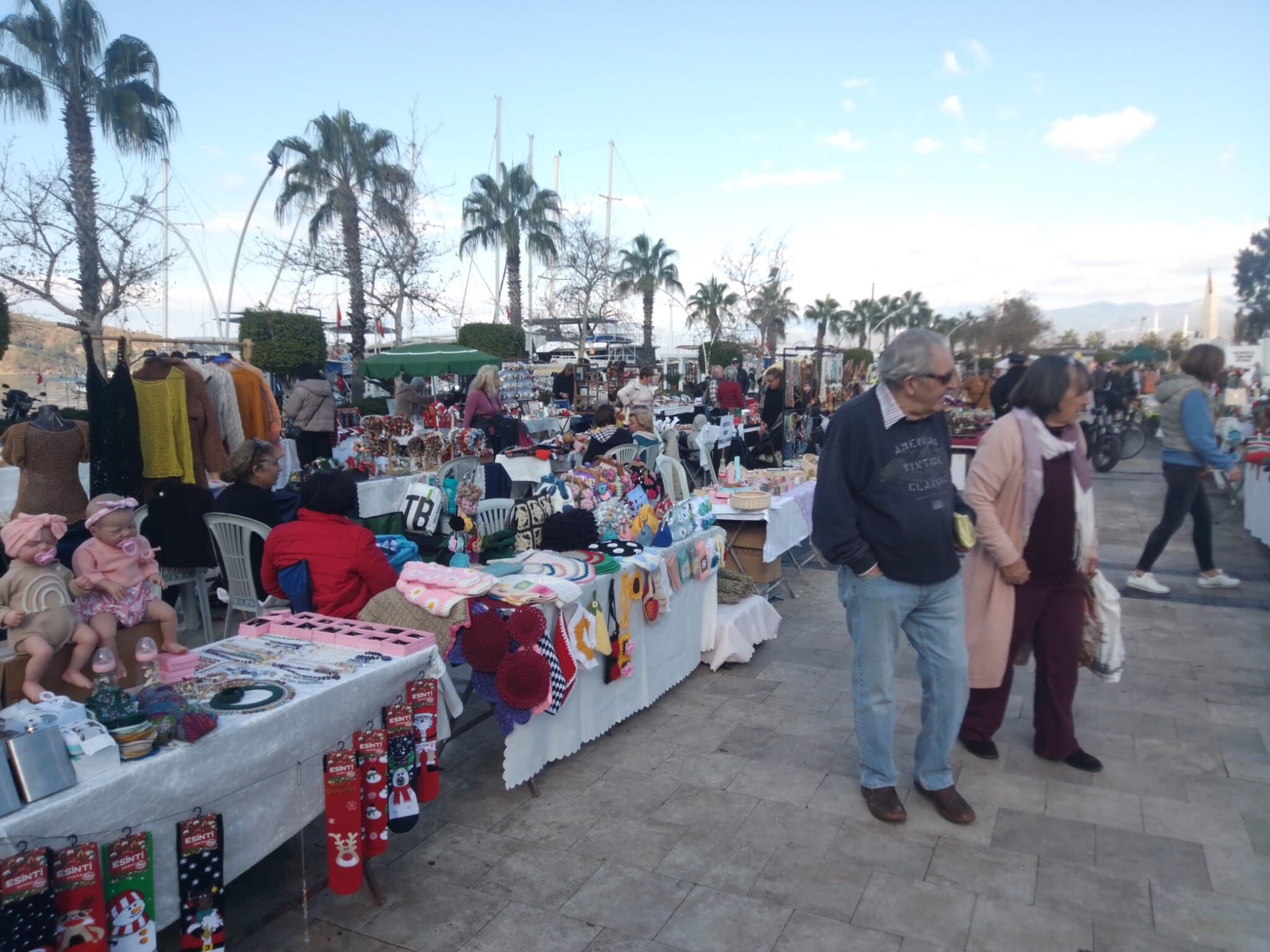 Beşkaza Meydanı'nda Noel Pazarı Coşkusu