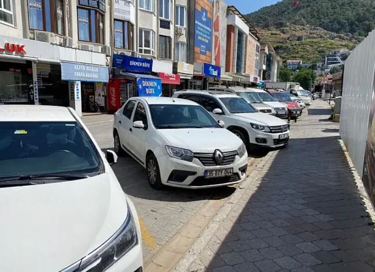 Fethiyespor’a Devredilen Yol Üstü Otoparklar Tartışma Yarattı