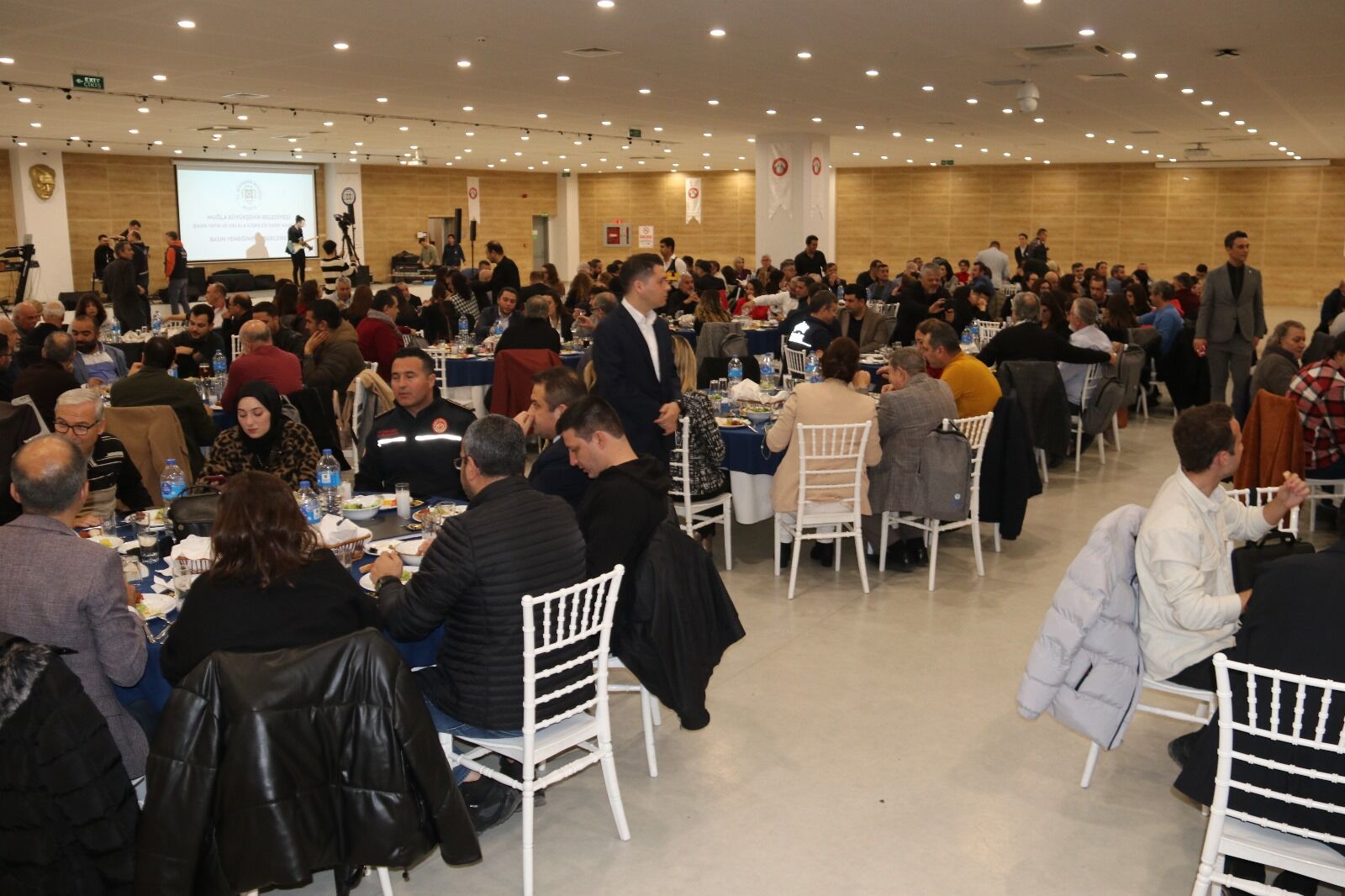 Başkan Aras, Gazeteciler İle Akşam Yemeğinde Buluştu