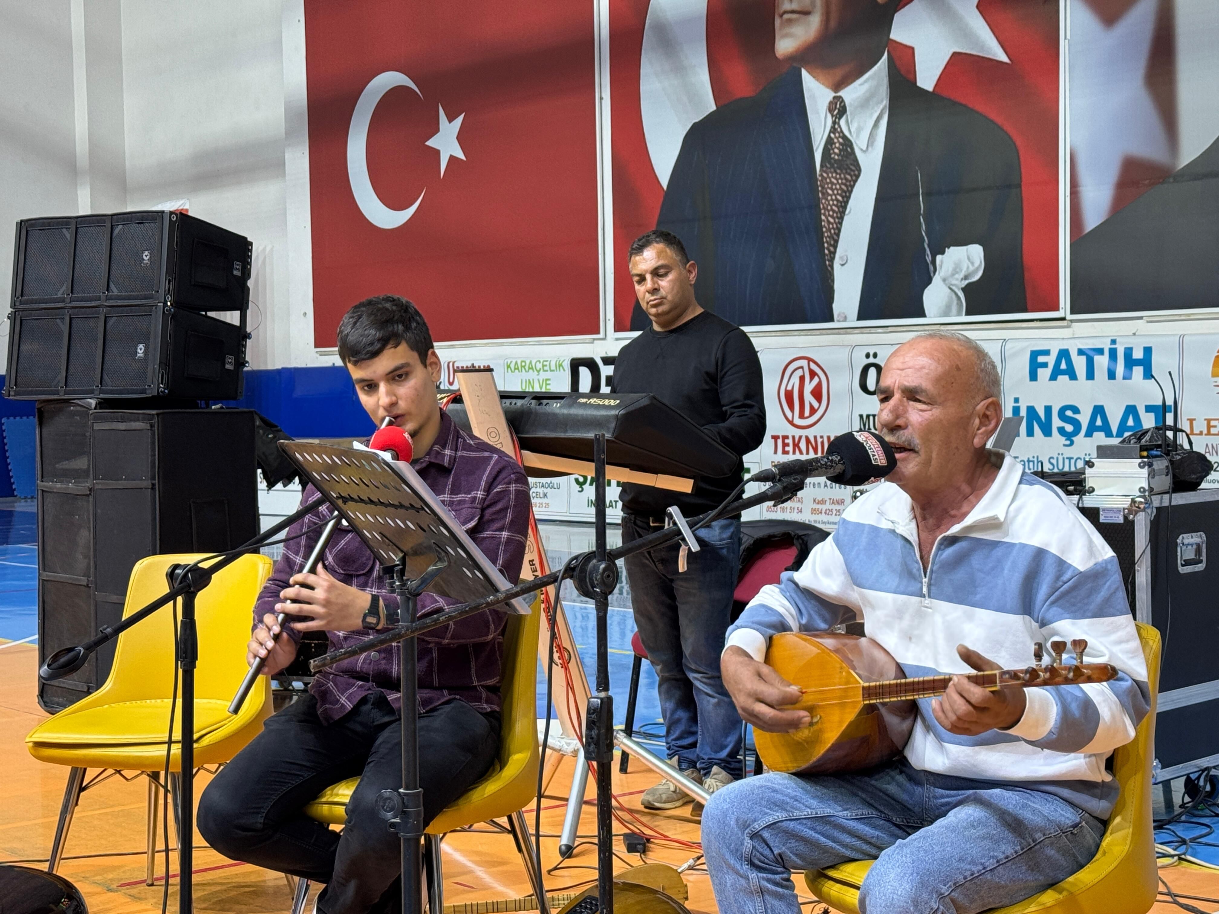 Seydikemer’de Gazeteciler Gününde Türkü Şöleni