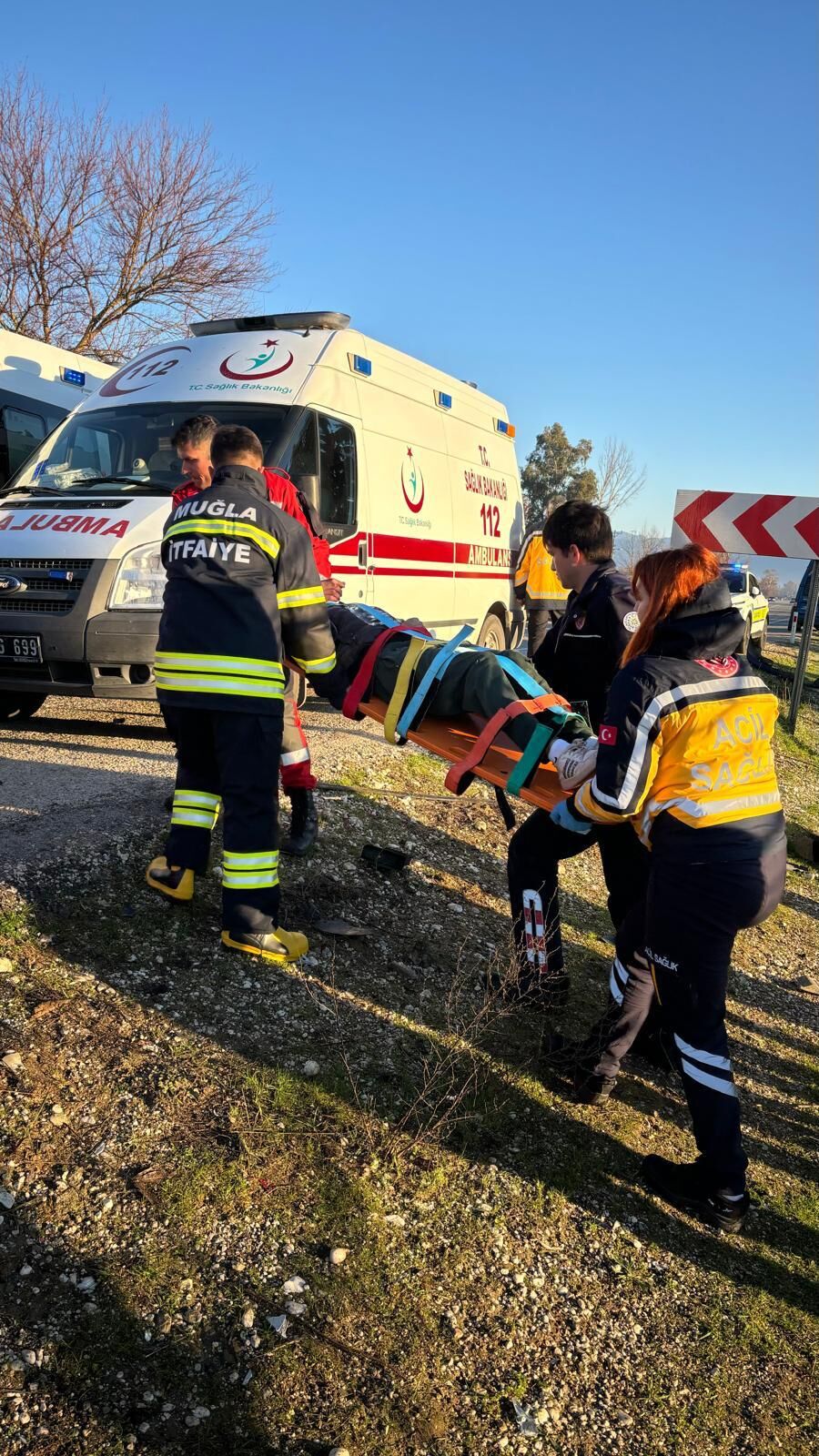 Seydikemer’de Minibüs ile Otomobil Çarpıştı: 3 Yaralı
