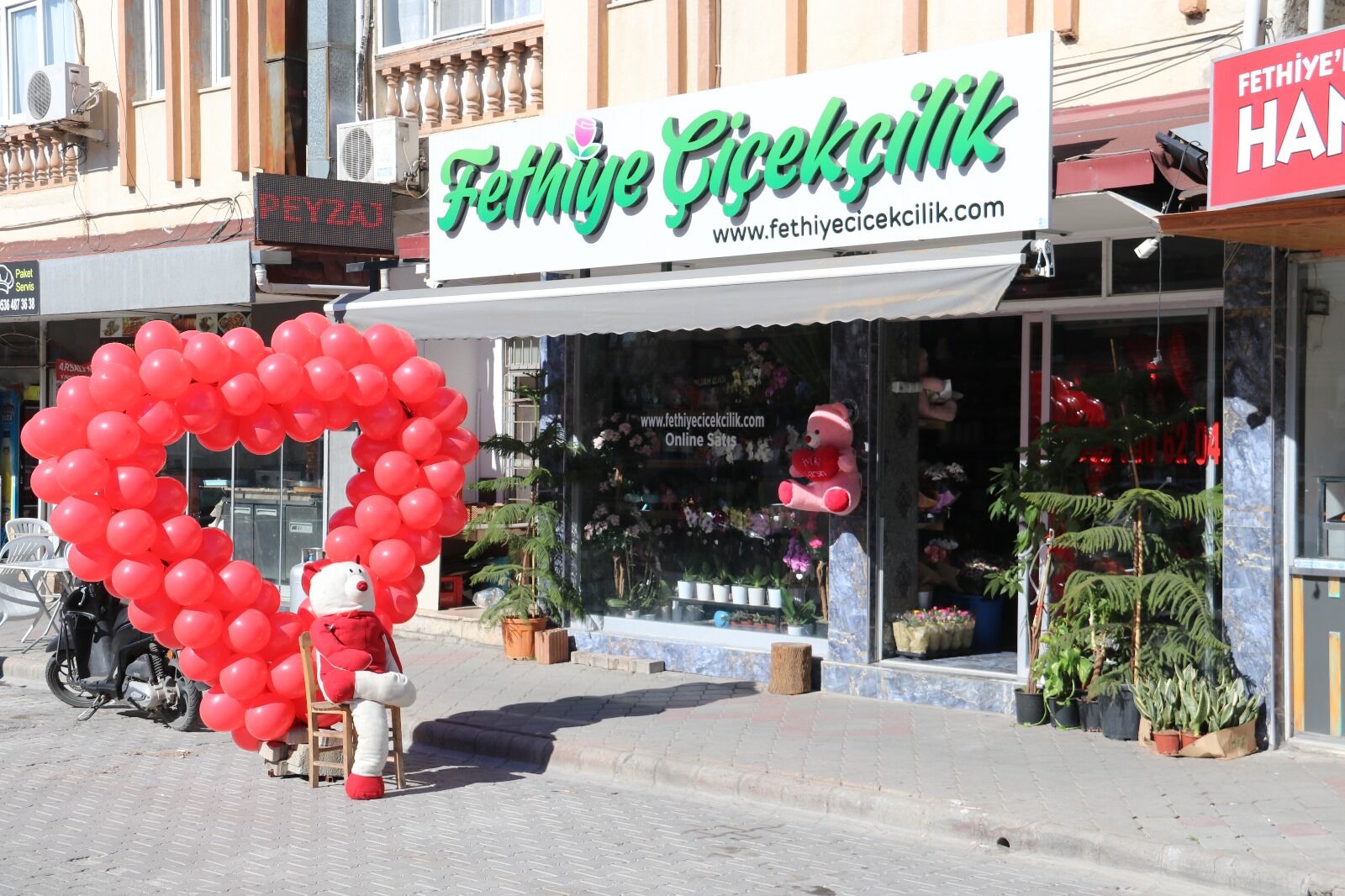 Fethiye’de Çiçekçiler Sevgililer Günü İçin Hazır!