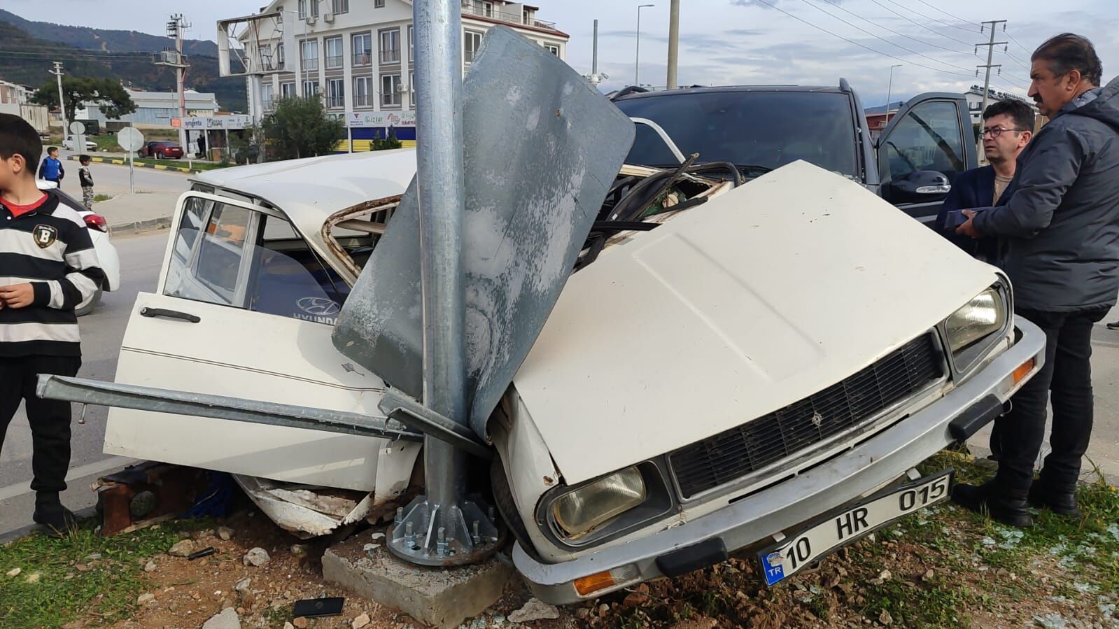 Fethiye’de Otomobil ve Minibüs Çarpıştı, 1 Yaralı