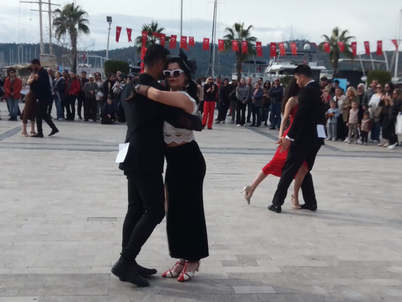 Beşkaza Meydanında Salsa Rüzgarı Esti