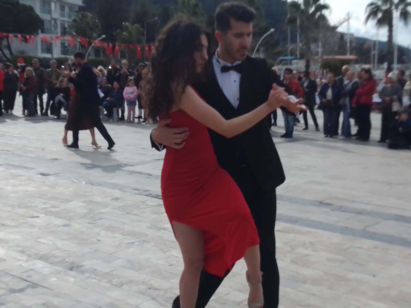 Beşkaza Meydanında Salsa Rüzgarı Esti