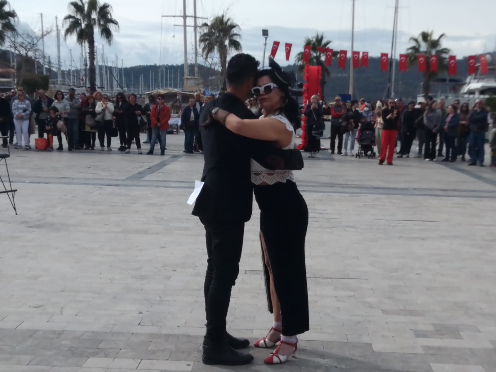 Beşkaza Meydanında Salsa Rüzgarı Esti