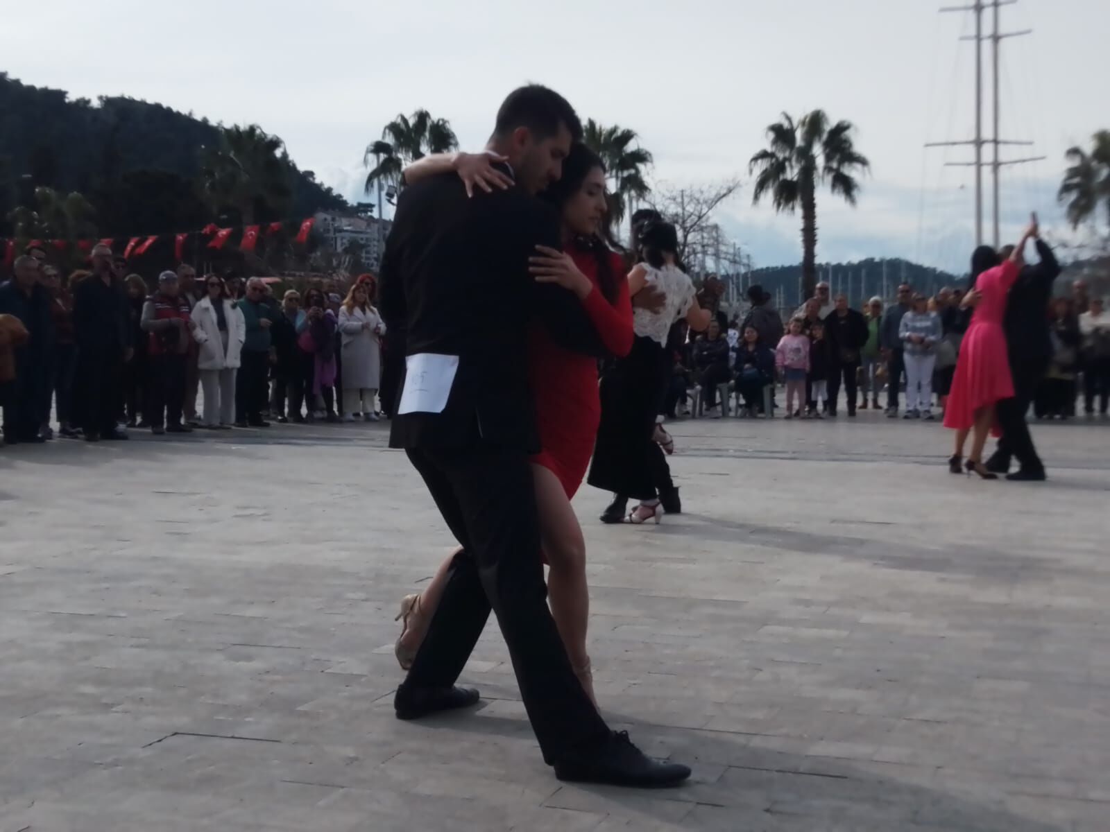 Beşkaza Meydanında Salsa Rüzgarı Esti