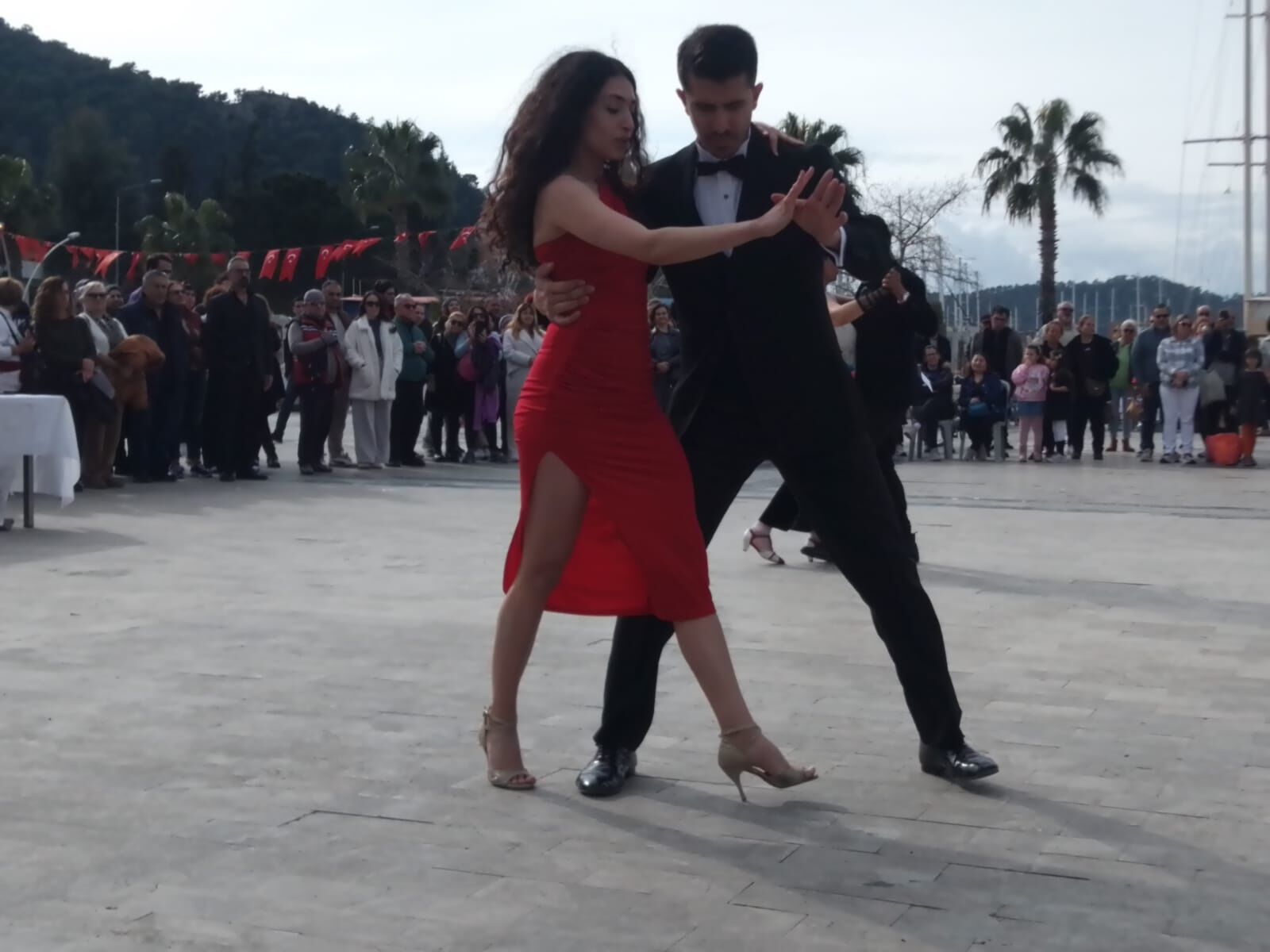 Beşkaza Meydanında Salsa Rüzgarı Esti