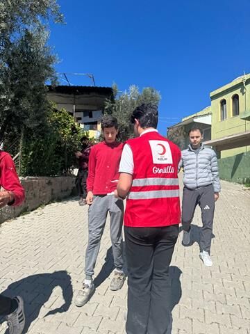 Kızılay Gönüllüleri Seydikemer'de Kan Bağışına Teşvik Etmek İçin Broşür Dağıttı