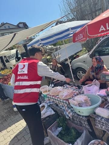 Kızılay Gönüllüleri Seydikemer'de Kan Bağışına Teşvik Etmek İçin Broşür Dağıttı