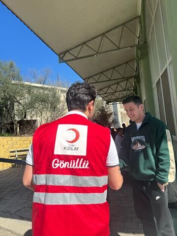 Kızılay Gönüllüleri Seydikemer'de Kan Bağışına Teşvik Etmek İçin Broşür Dağıttı