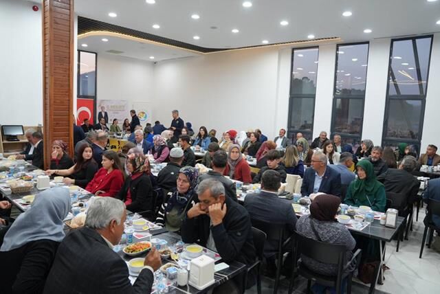 Başkan Akdenizli, İftarını Muhtarlarla Yaptı
