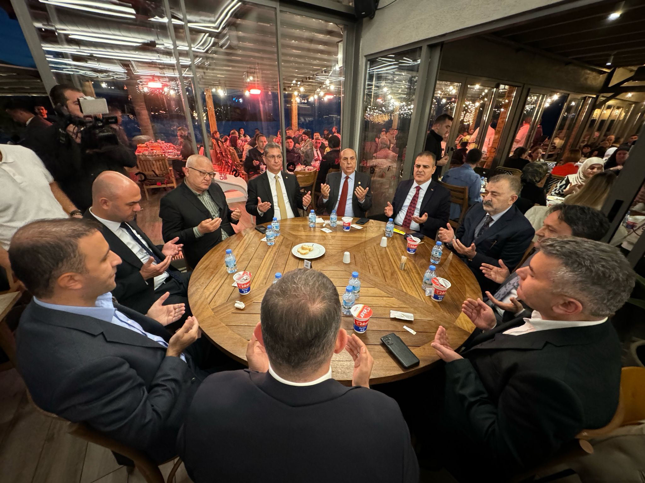 21. ve 24. dönem Milletvekili Aydın Ayaydın Fethiye'de İftar verdi
