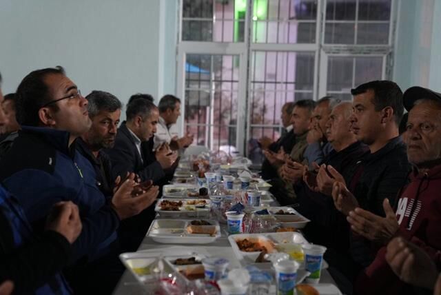 Başkan Akdenizli, İftarını Seki Mahallesi’nde Vatandaşlarla Yaptı
