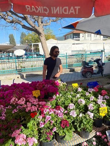 Fethiye Salı Pazarı’nda Koray Avcı, Yüzleri Gülümsetti
