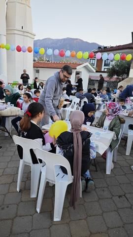 Çamköy Hatipler Camii'nde Çocuk İftarı Programı Düzenlendi