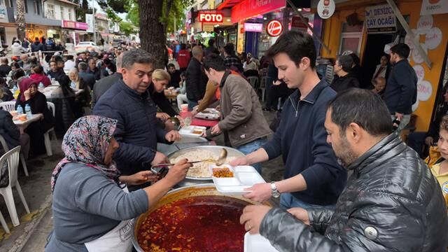 Çarşı Caddesi Esnaf Grubu Geleneksel İftar Yemeğinde Buluştu