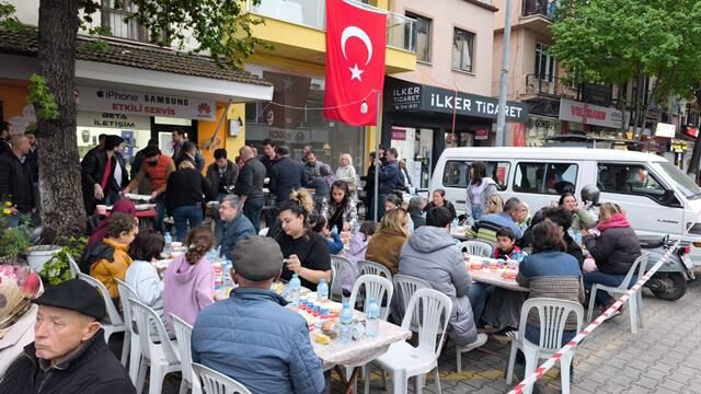 Çarşı Caddesi Esnaf Grubu Geleneksel İftar Yemeğinde Buluştu