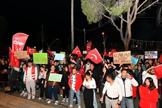 Fethiye’de Vatandaşlar Ekrem İmamoğlu’na Destek İçin Beşkaza Meydanı’nda Buluştu