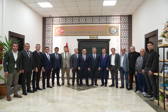 Başkan Akdenizli, Belediye Personeli İle Bayramlaştı