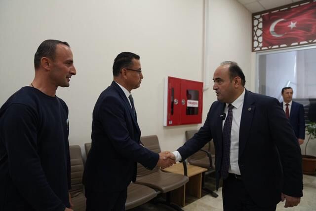 Başkan Akdenizli, Belediye Personeli İle Bayramlaştı