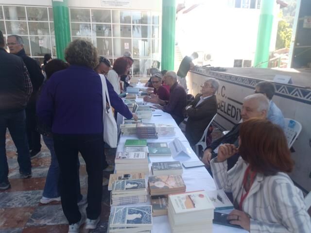 Fethiye'de Kitap İmza Gününe 17 Şair Ve Yazar Katıldı